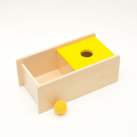 Montessori toys New Zealand: Imbucare Box with Flip Lid and Knit Ball